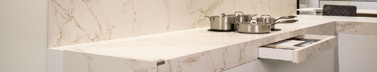 Arbeitsplatten nach Maß mit Invisacook – Unsichtbares Kochen auf Keramik