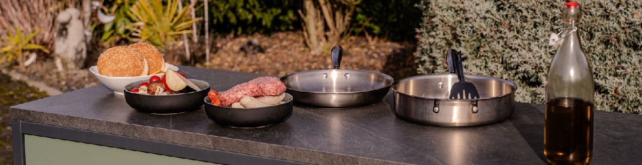 Outdoorküche oder Tisch mit InvisaCook – wenn Sie sich für eine keramische Arbeitsplatte entscheiden